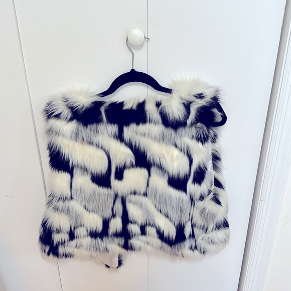 Faux Fur Vest - Picture 2 of 3